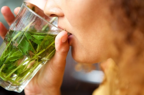 Can Drinking Spearmint Tea Help Clear Acne? We Asked Dermatologists